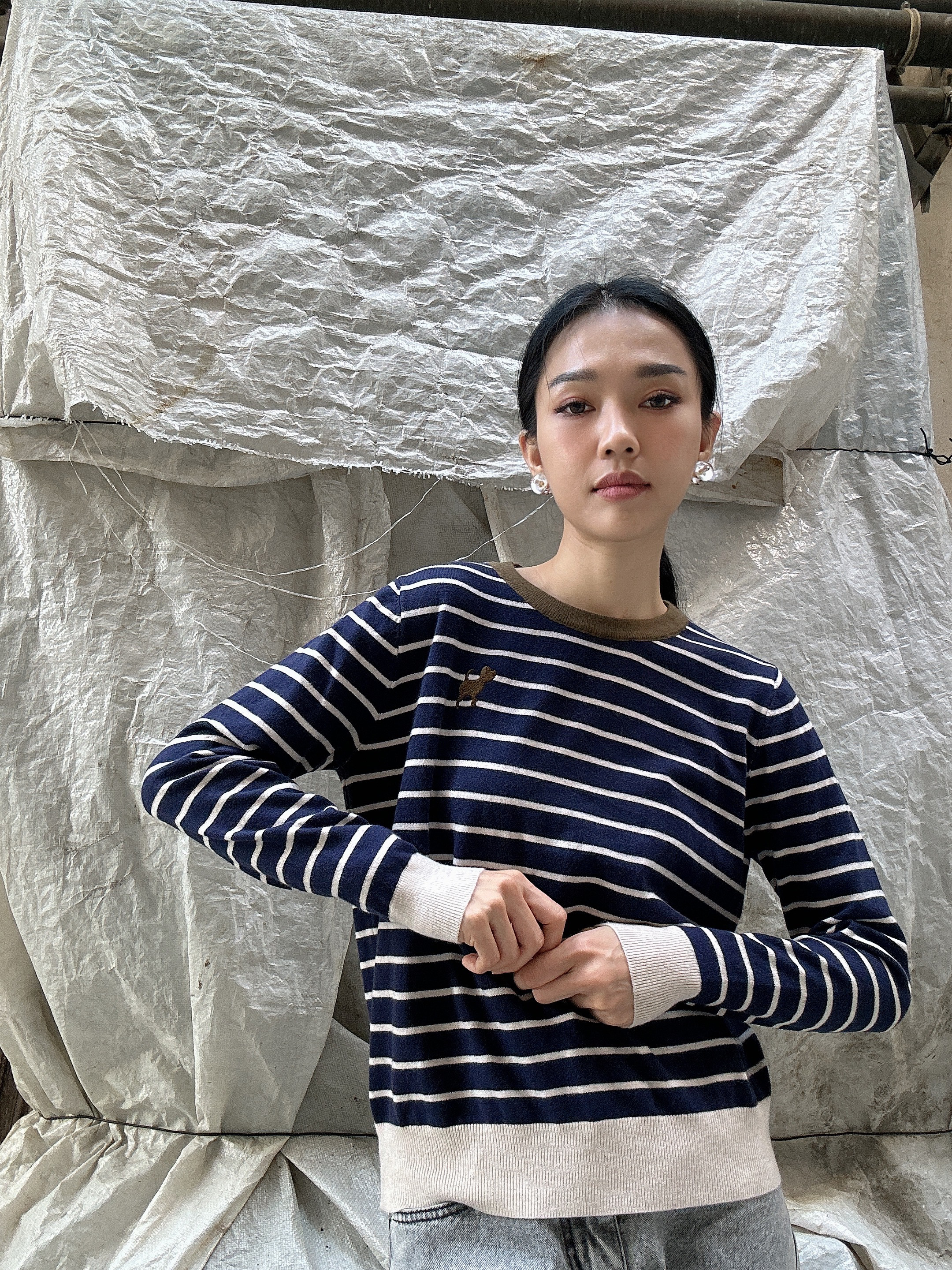 刺繡小狗橫間針織上衣