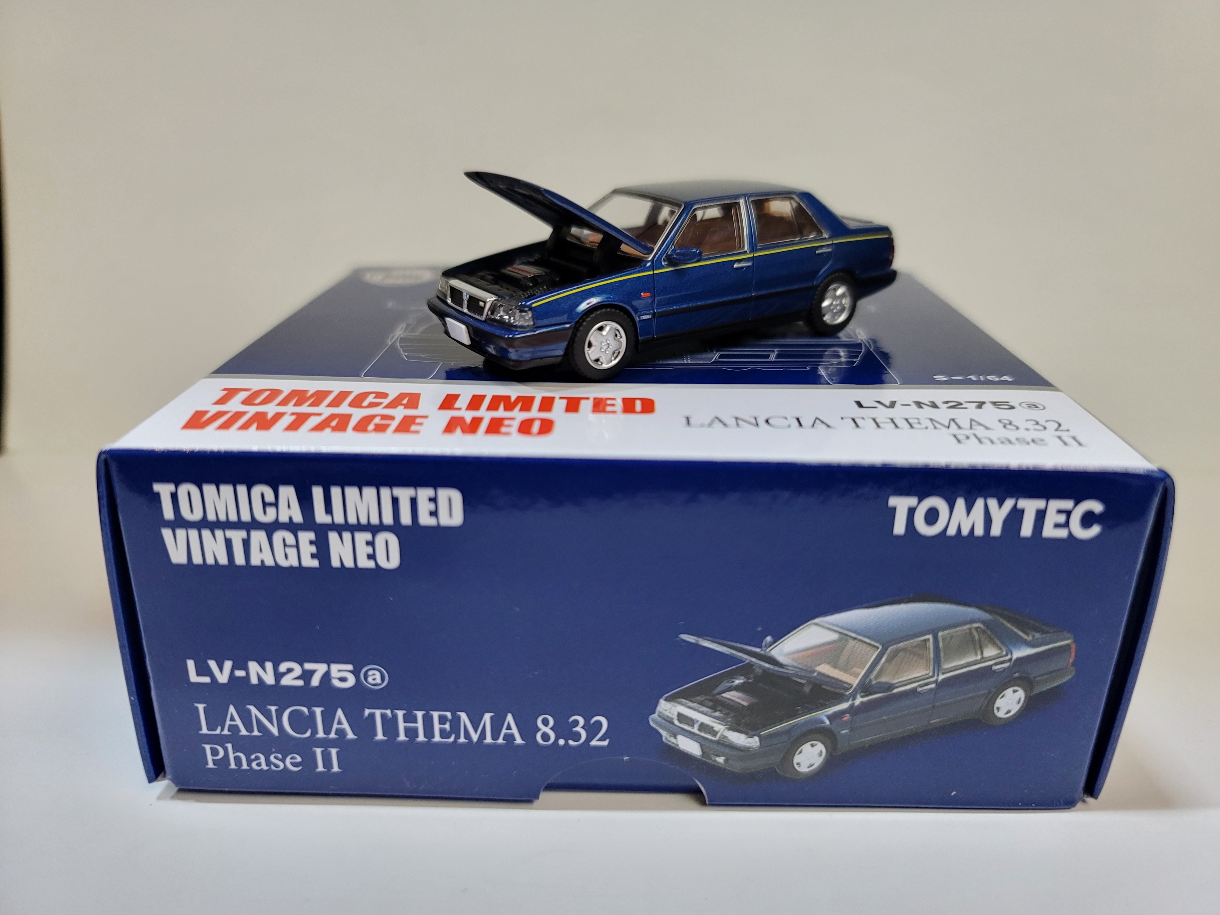 Tomytec 1/64 LV-N275a Lancia Theme 8.32 Phase II (Navy