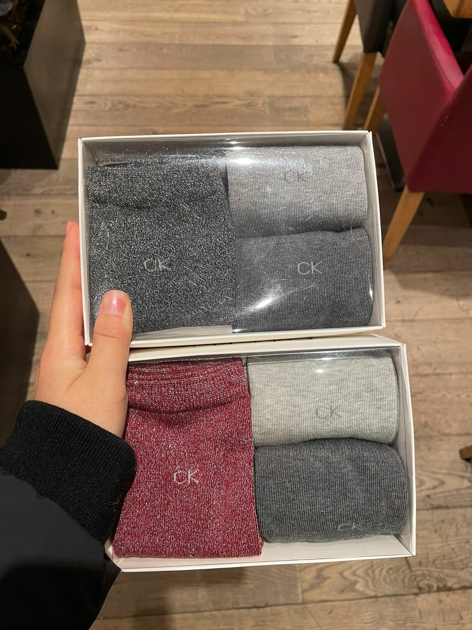 CALVIN KLEIN WOMEN 3 PAIRS OF SOCK BOX