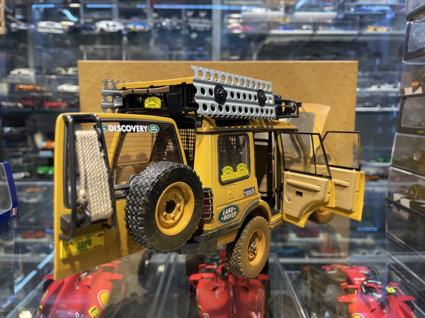 Almost Real Land Rover Discovery I Camel Trophy 1/18 Almost Real Land Rover Discovery I Camel Trophy 1/18