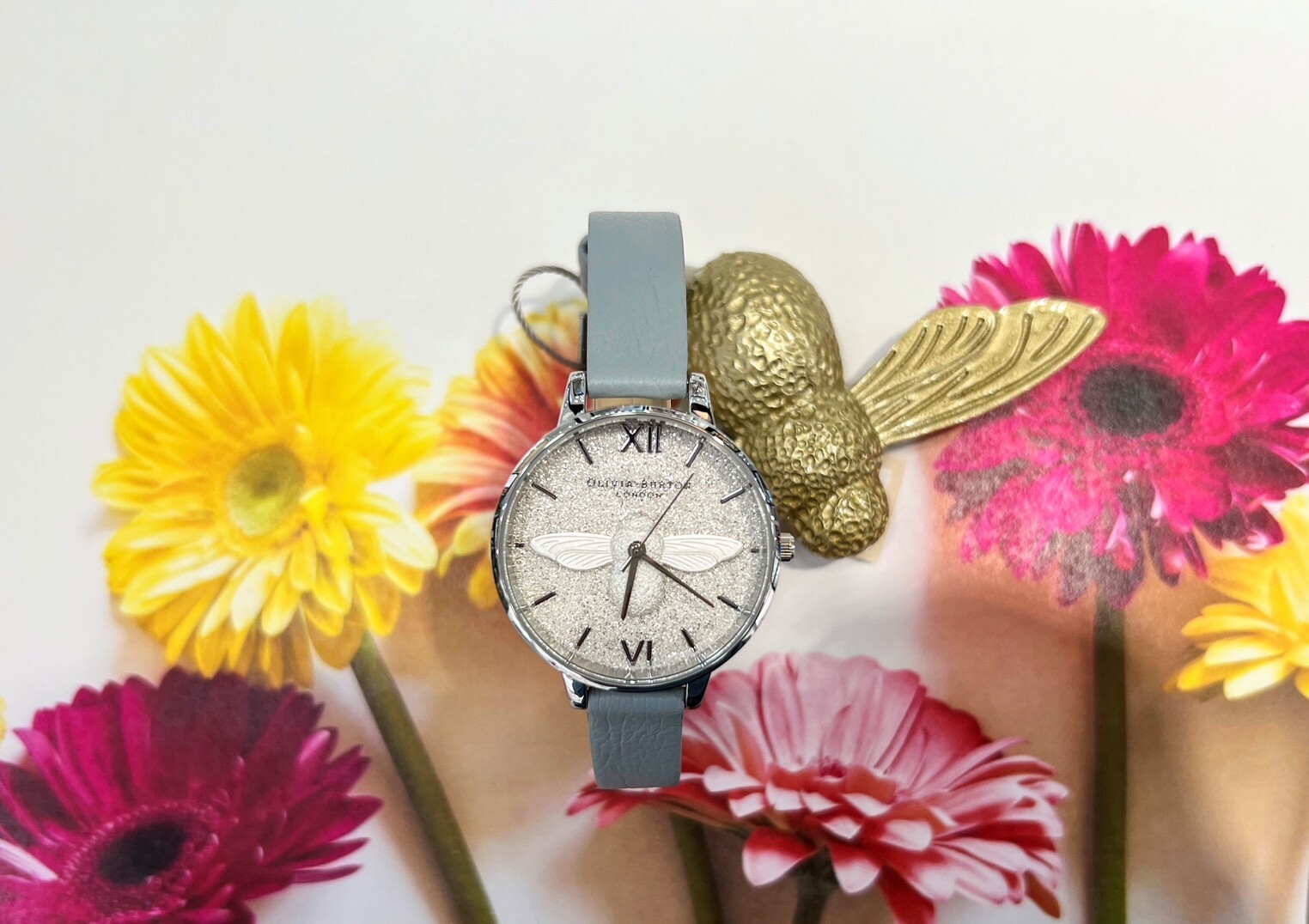 【OLIVIA BURTON】英倫現代美學-閃耀浮雕蜜蜂 OB16GD52 Ø 34mm 現代鐘錶