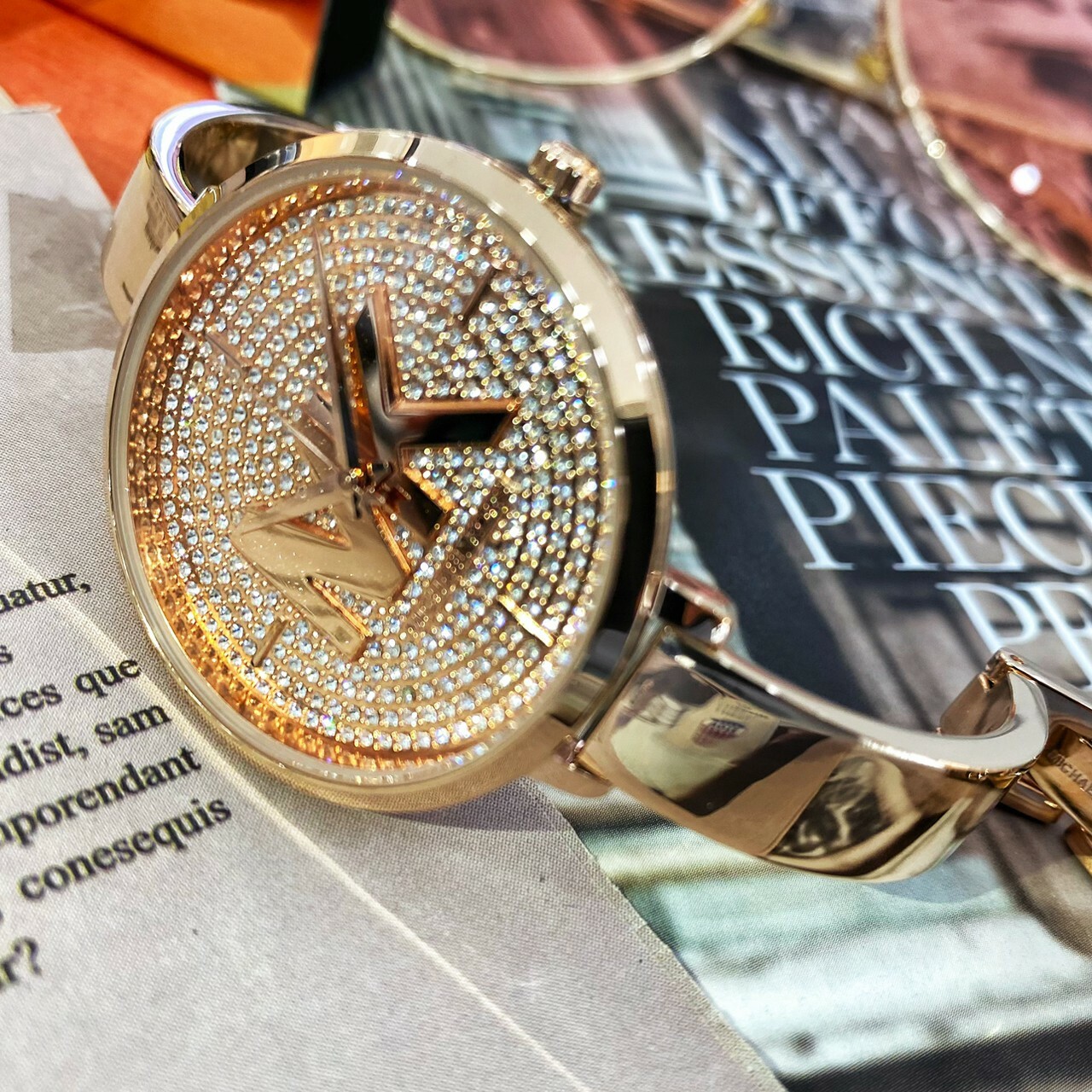 【MICHAEL KORS】時尚璀璨Logo鑲鑽女錶 MK4433 38mm 現代鐘錶