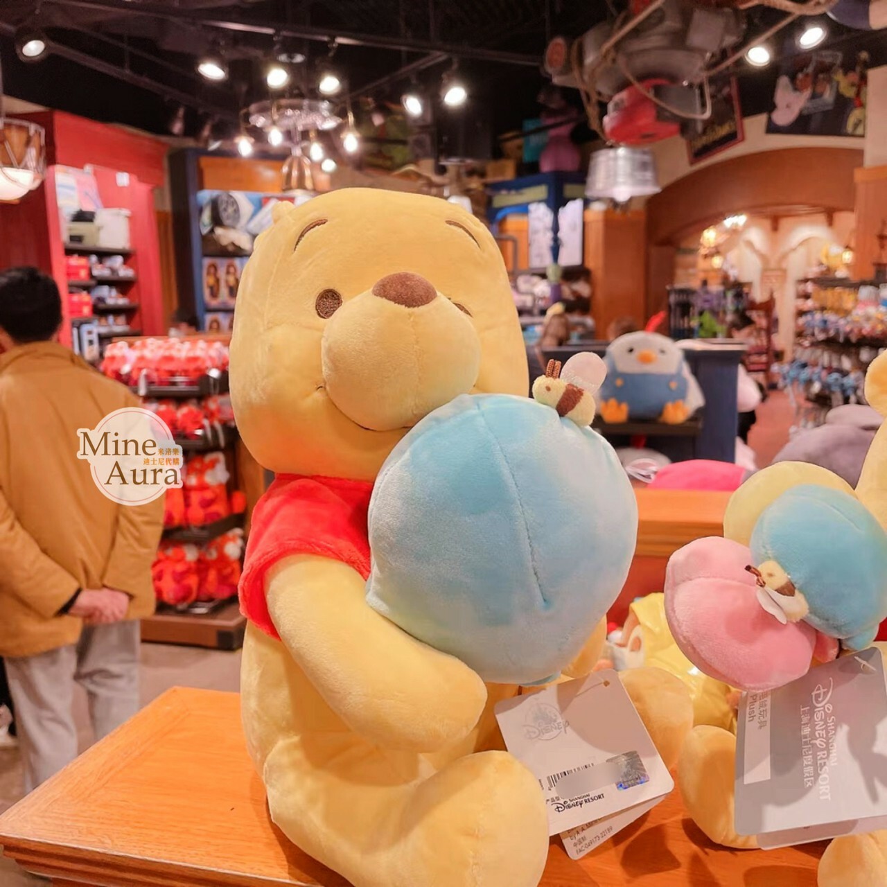 (限時特價) 噗噗 小熊維尼 Winnie the Pooh 藍色氣球 眨眼 M號 娃娃 玩偶 -上海迪士尼樂園