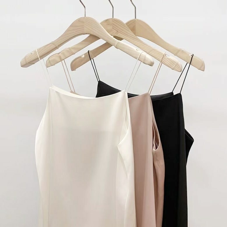 ♥︎ SILKY VEST 小 上 衣