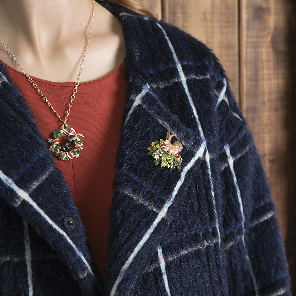 Palnart Poc 兔仔與聖誕花胸針