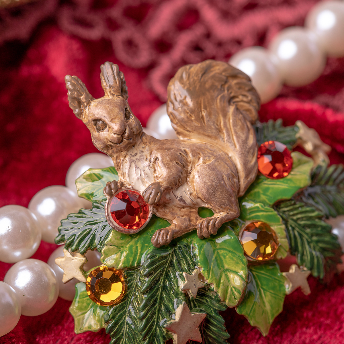 Palnart Poc 兔仔與聖誕花胸針