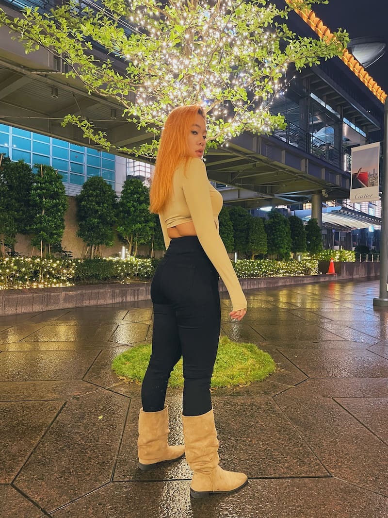 高腰排扣黑色牛仔褲