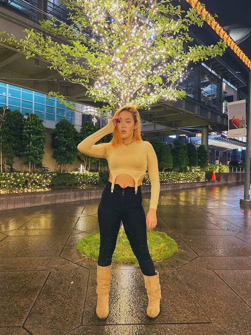 高腰排扣黑色牛仔褲