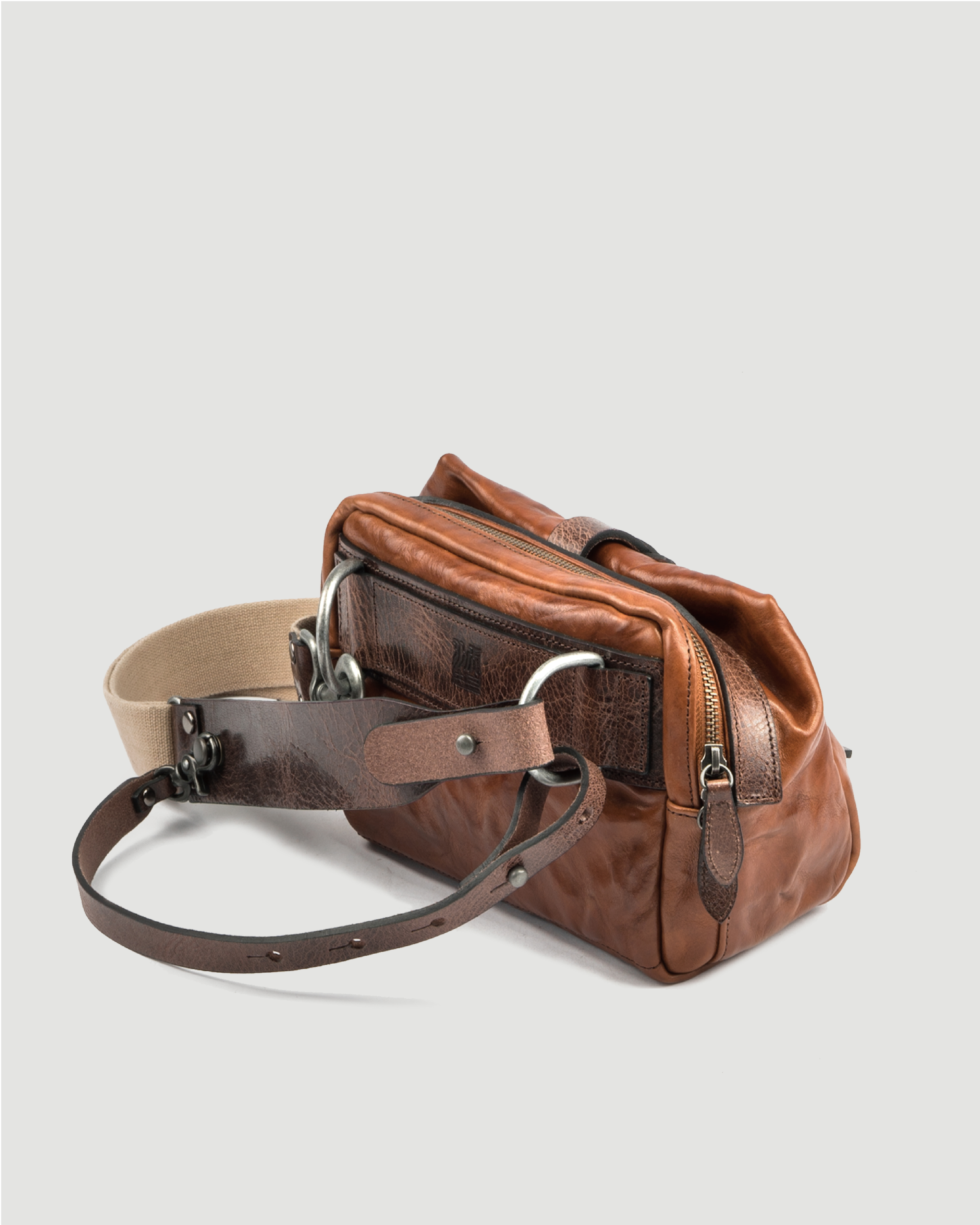 【沃坦】MINI RIDER 迷你騎士植鞣皮革 3.5L 單肩包 / 褐色全皮款