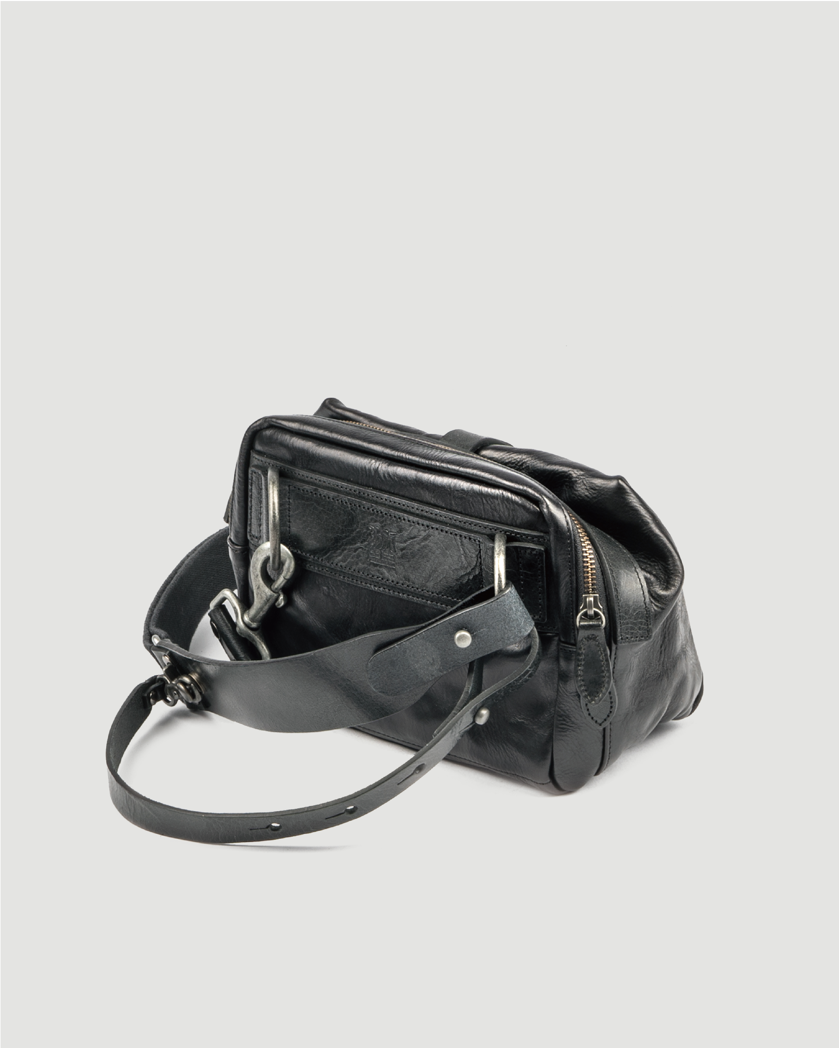 【沃坦】MINI RIDER 迷你騎士植鞣皮革 - 3.5L 單肩包 / 黑色全皮款