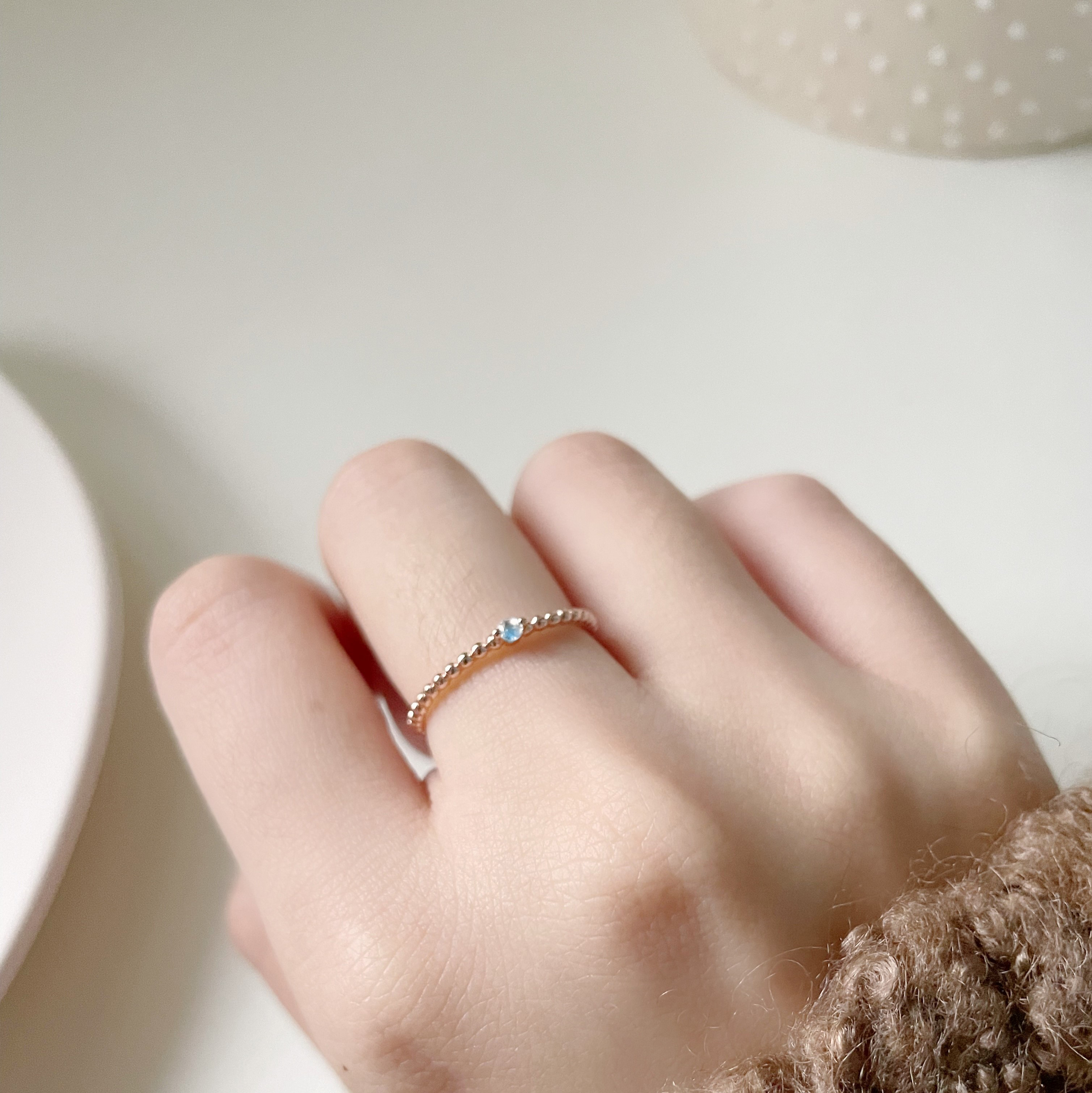 點點夾鑲小月光石戒指