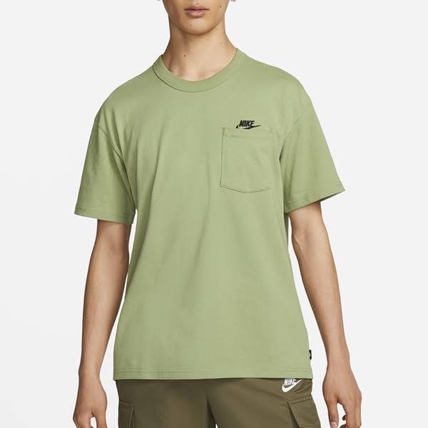 NIKE SPORTSWEAR PREMIUM ESSENTIAL POCKET TEE 刺繡LOGO 口袋T-DQ9296 綠色334/白色100