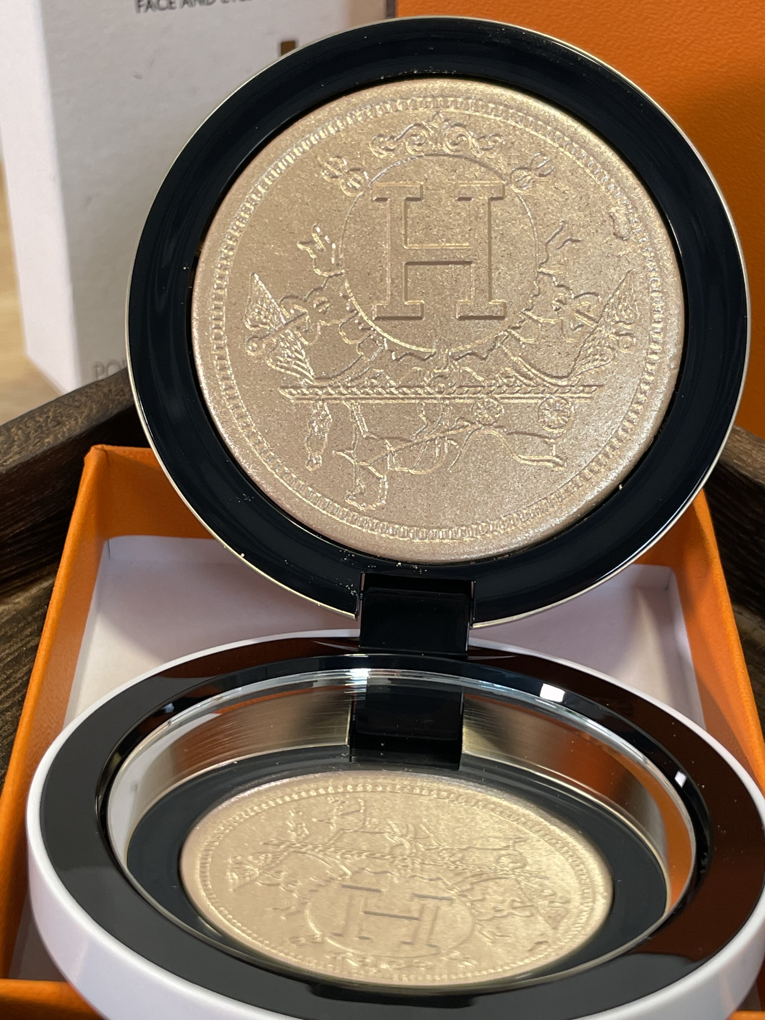 Hermes Poudre D'Orfevre 閃粉（配貨價半價發售）