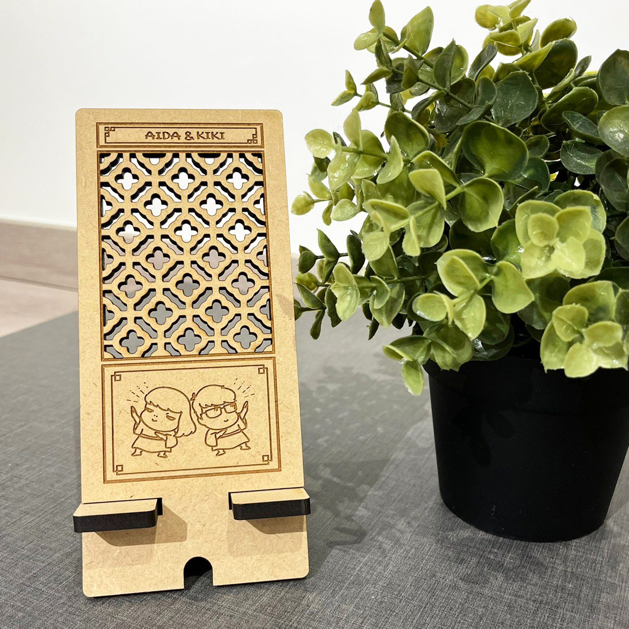 袖珍木雕門手機架