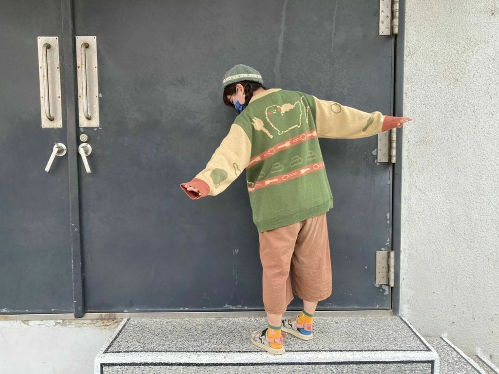 狗狗的小跳步，繪蹦砰｜針織毛衣｜吃貨恐龍們