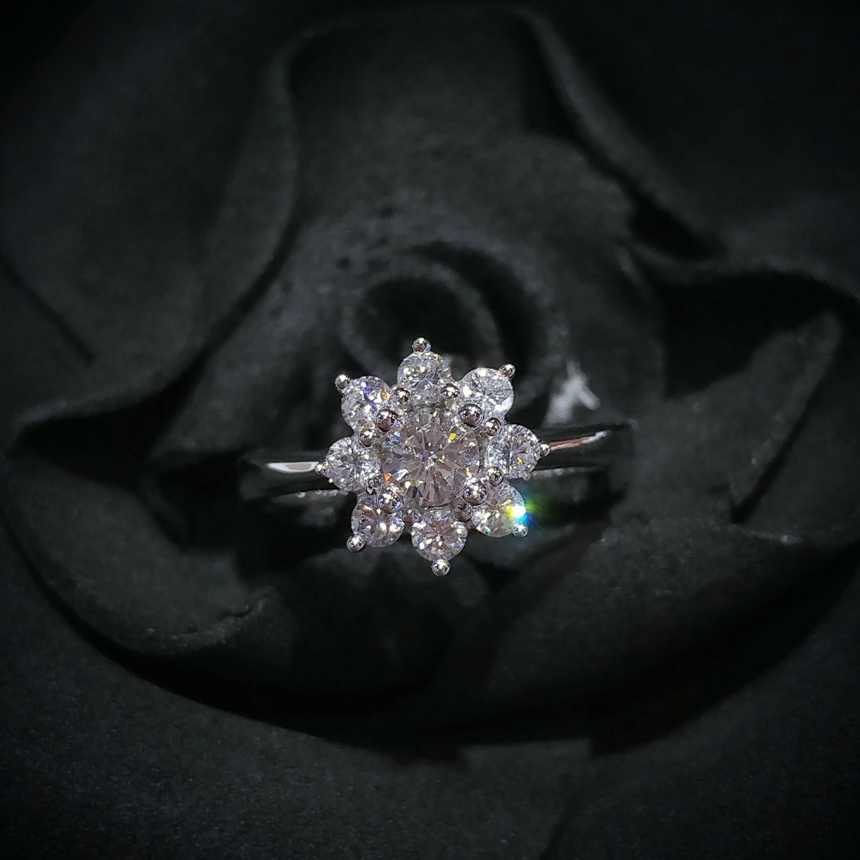 全新18K白金【單粒25份鑽石】配小鑽共60份鑽石戒指