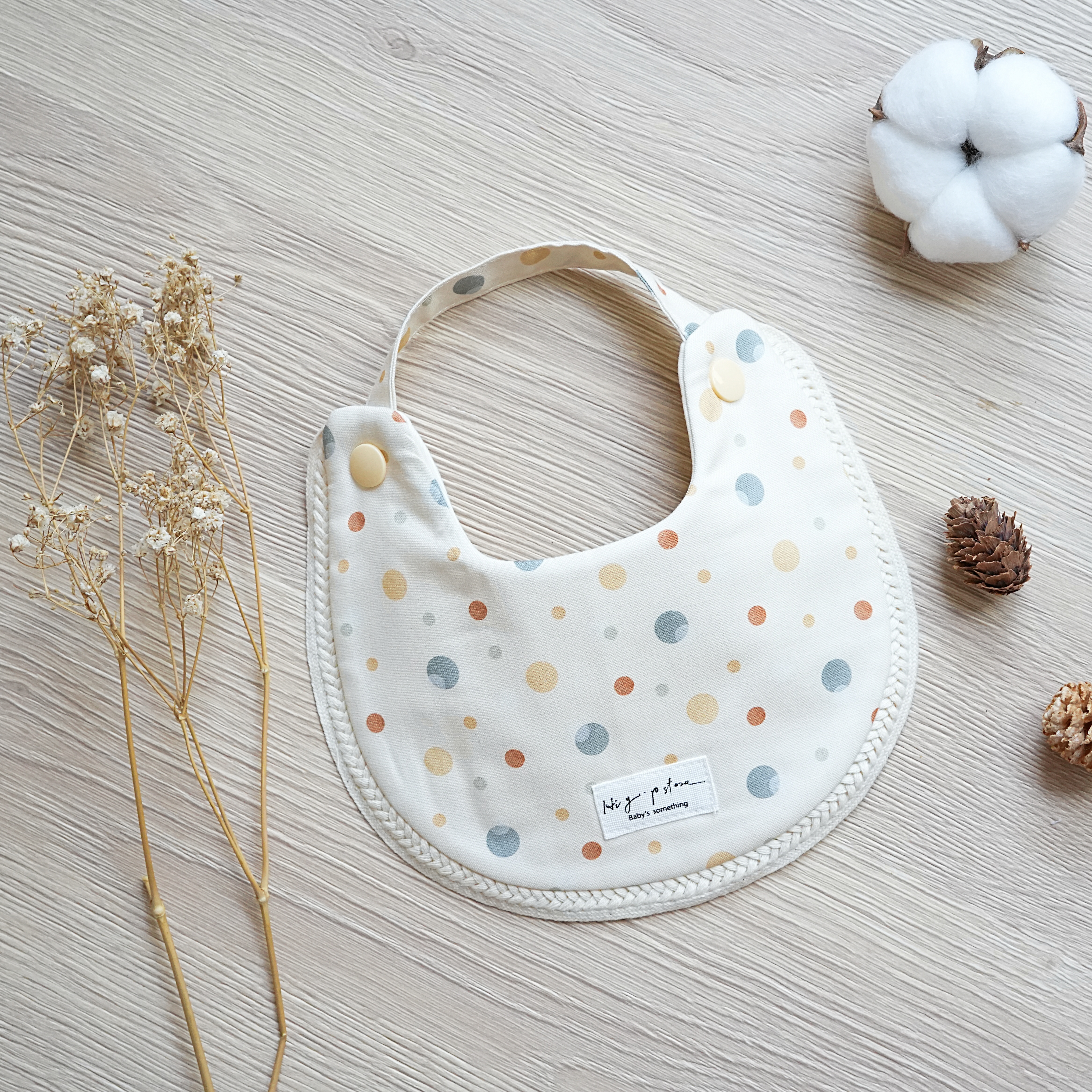 Hi Y.P store-手作圍兜-彩虹泡泡-編織邊