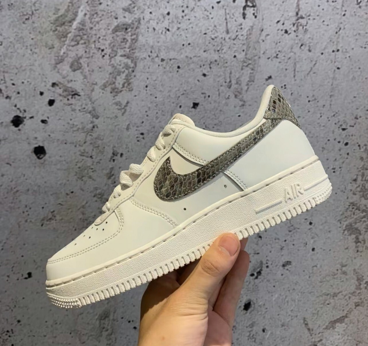 Nike Wmns Air Force 1 07 女 骨白 灰黑 蛇紋 DD8959-002Dec lu