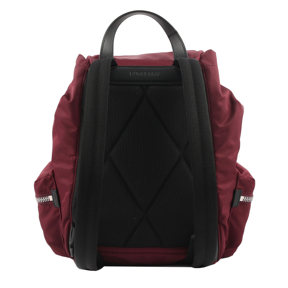 【BURBERRY】The Rucksack 標誌印花尼龍中型軍旅背包(酒紅色)