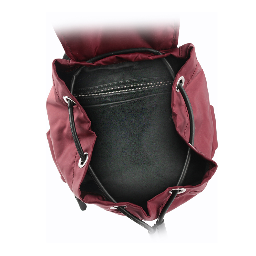 【BURBERRY】The Rucksack 標誌印花尼龍中型軍旅背包(酒紅色)
