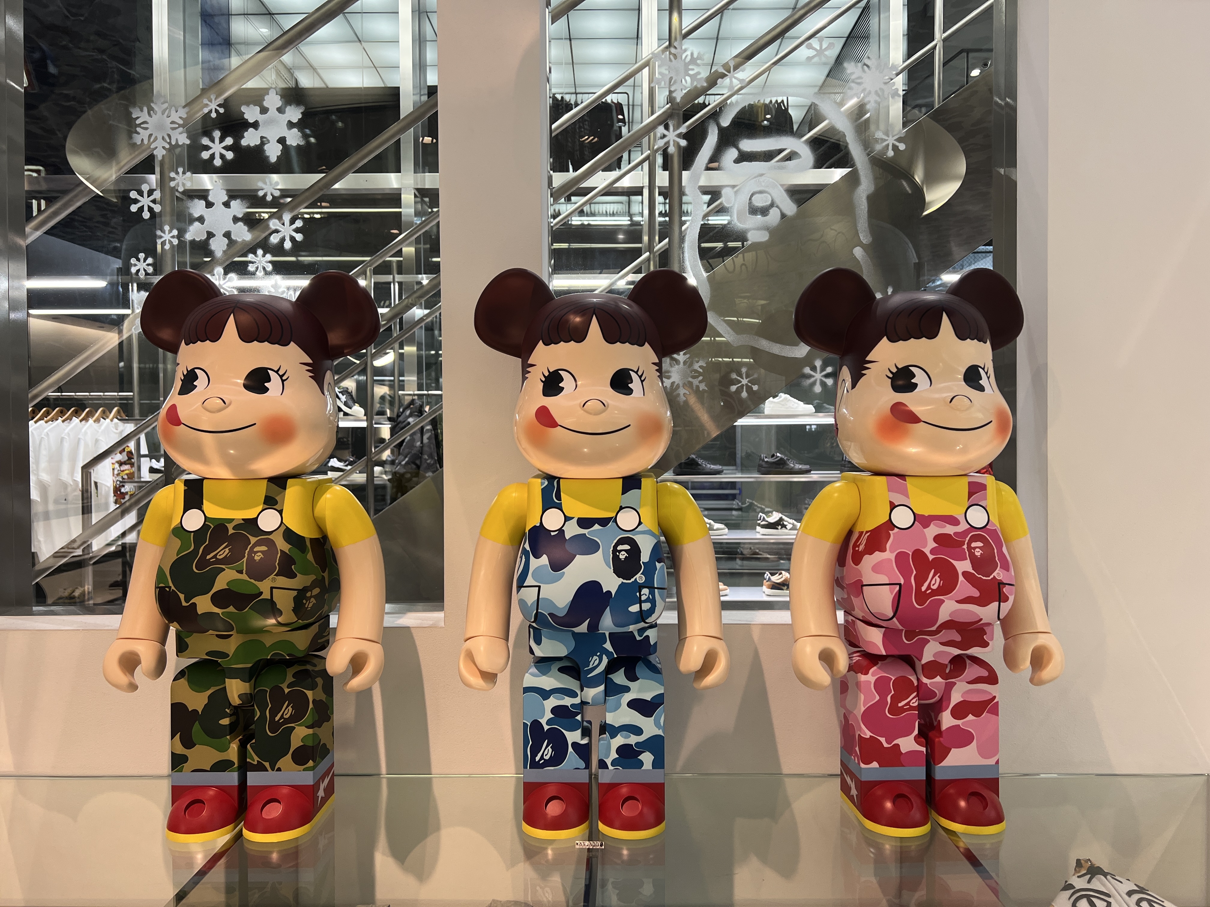 🥇現貨🥇Bearbrick 1000% 不二家 x BAPE SET OF 3