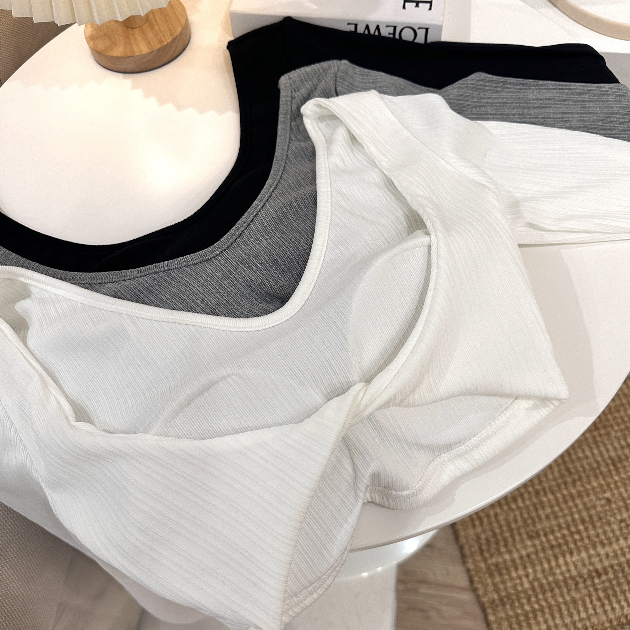 獨家自訂韓國美背直紋胸墊短版上衣/三色