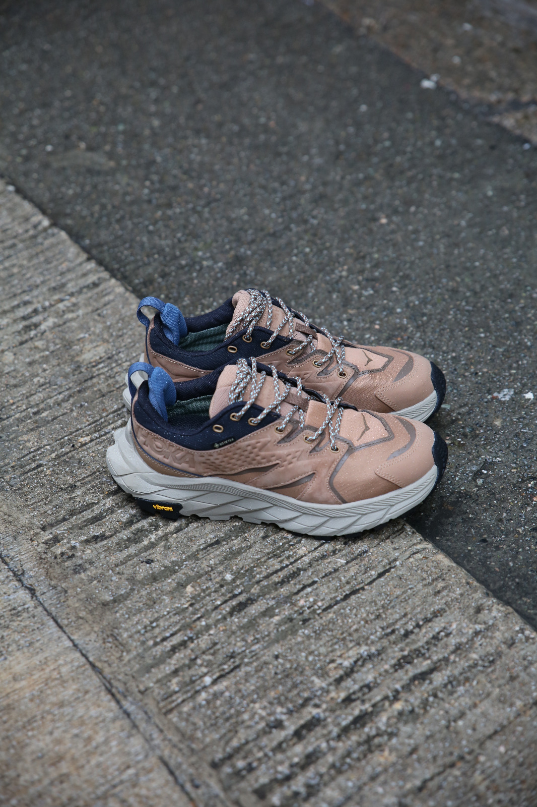 {現貨} Womens Hoka One One Anacapa Low Gore-tex "Tiger eyes"