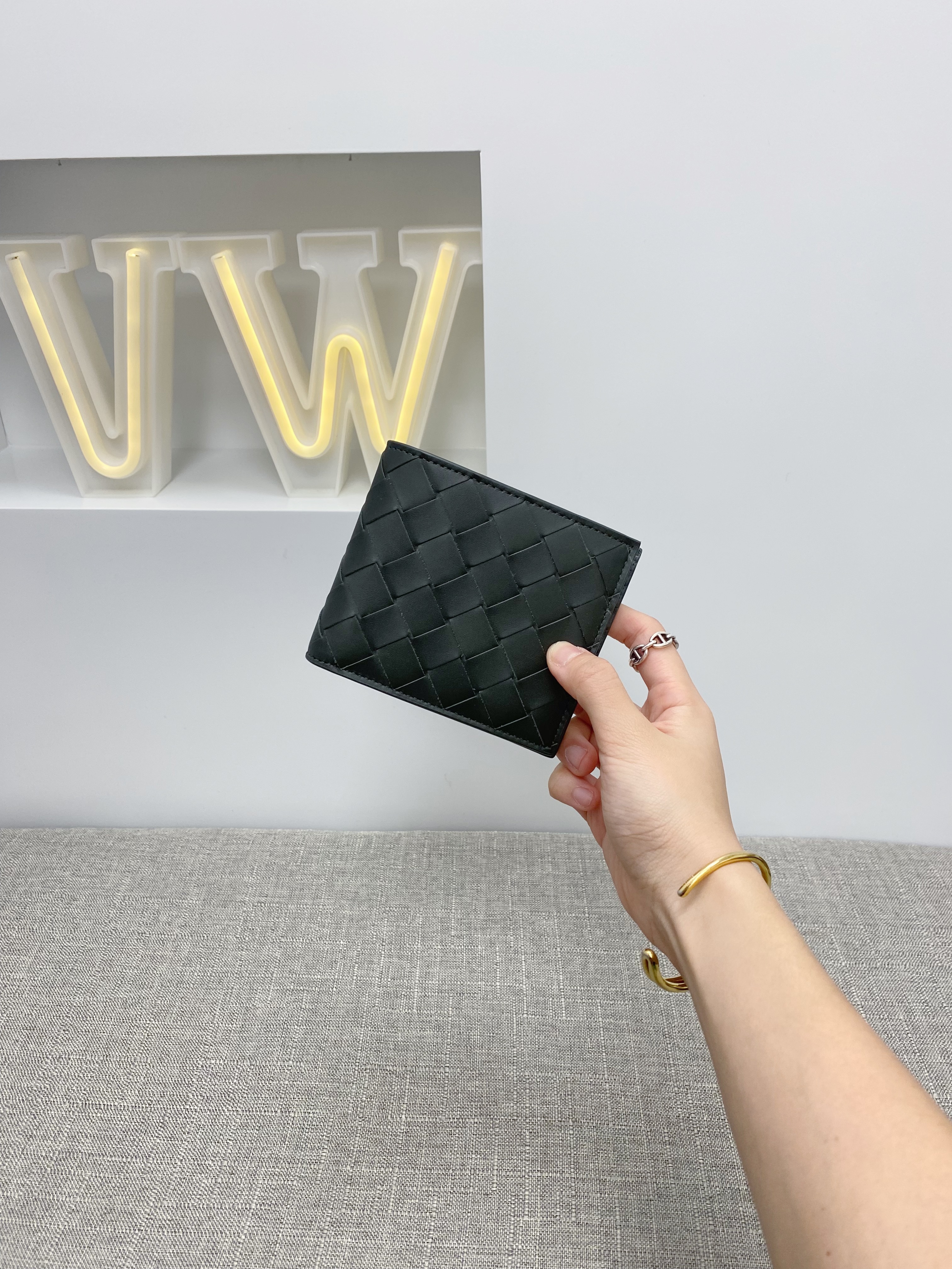 BV Bifold Wallet (浄色/ 8卡位）