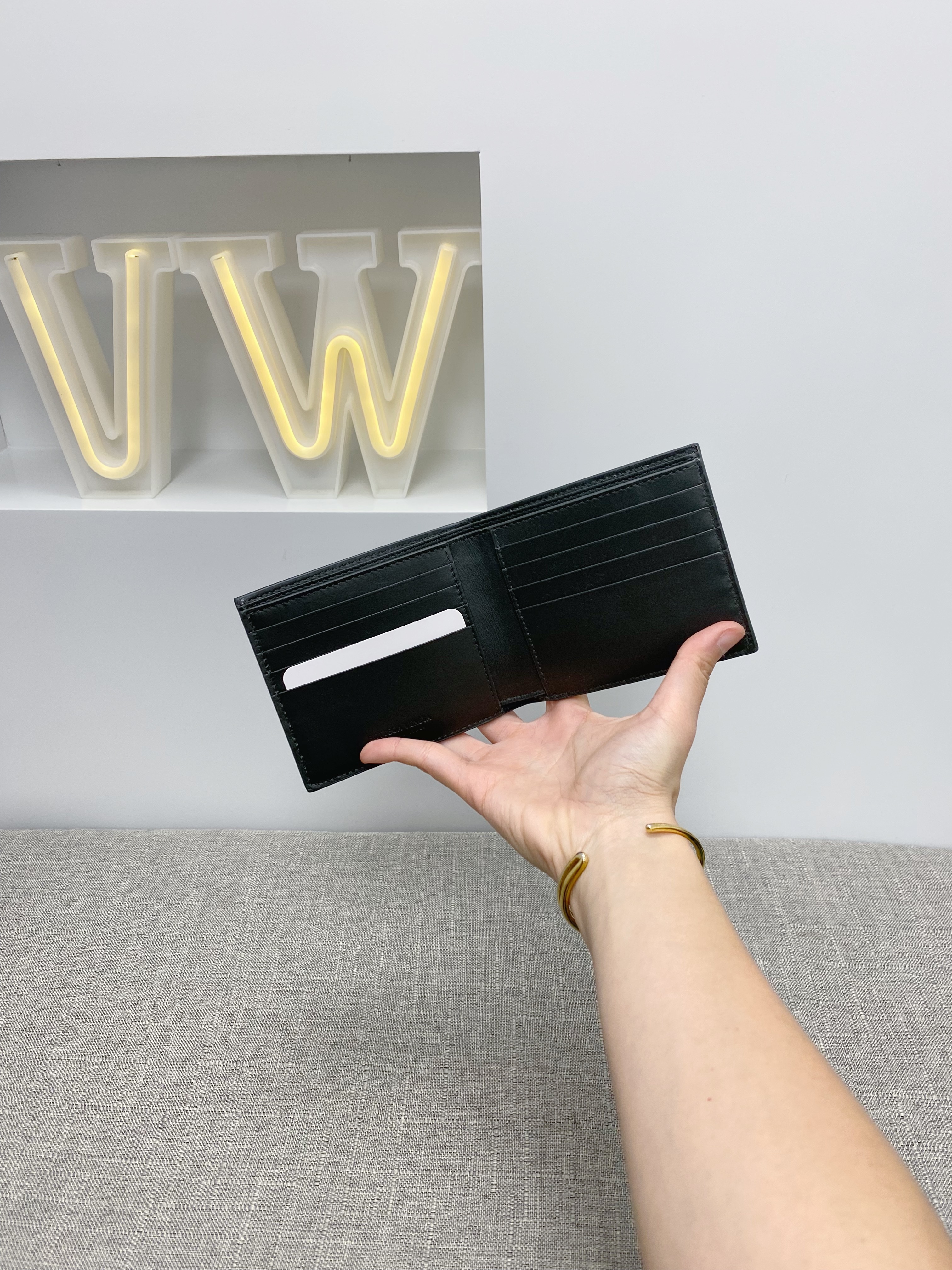 BV Bifold Wallet (浄色/ 8卡位）