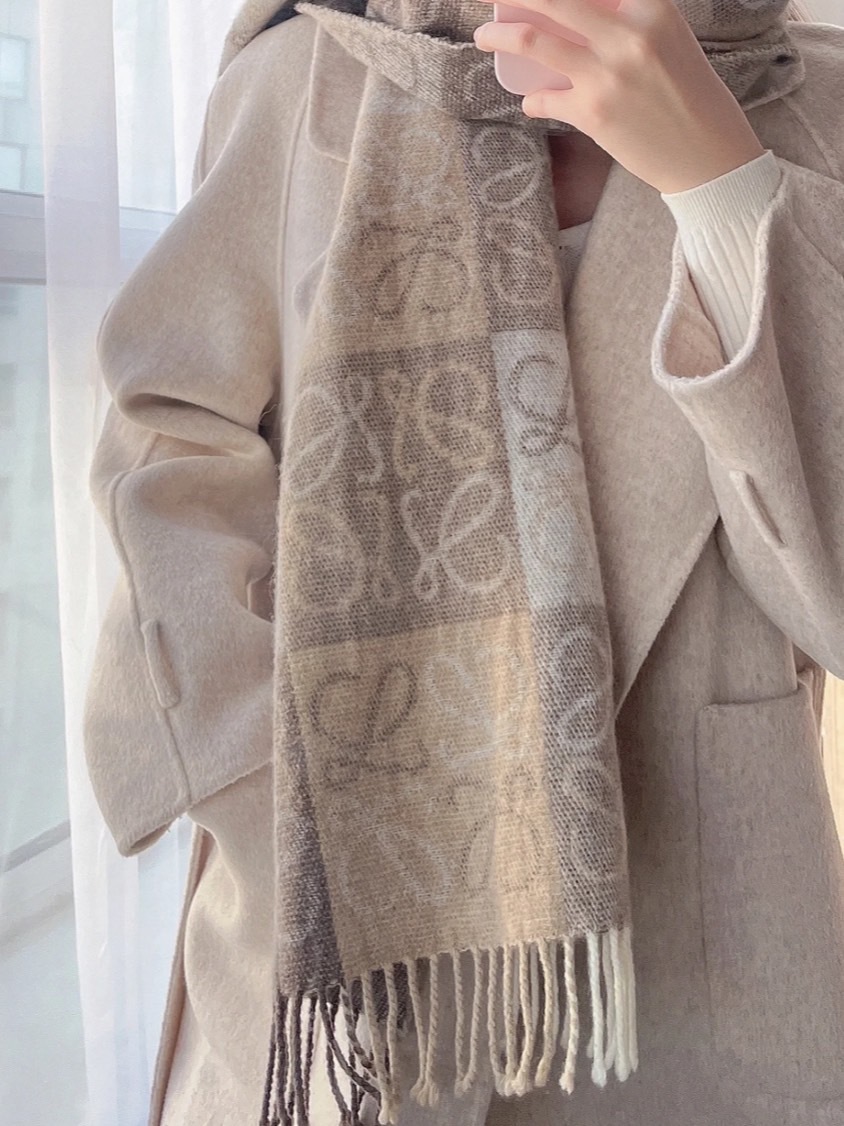Loewe Anagram 22秋冬 羊毛圍巾 奶茶色