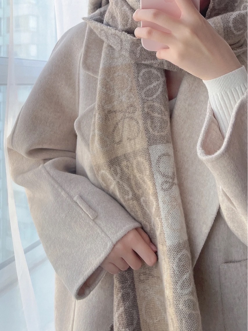 Loewe Anagram 22秋冬 羊毛圍巾 奶茶色