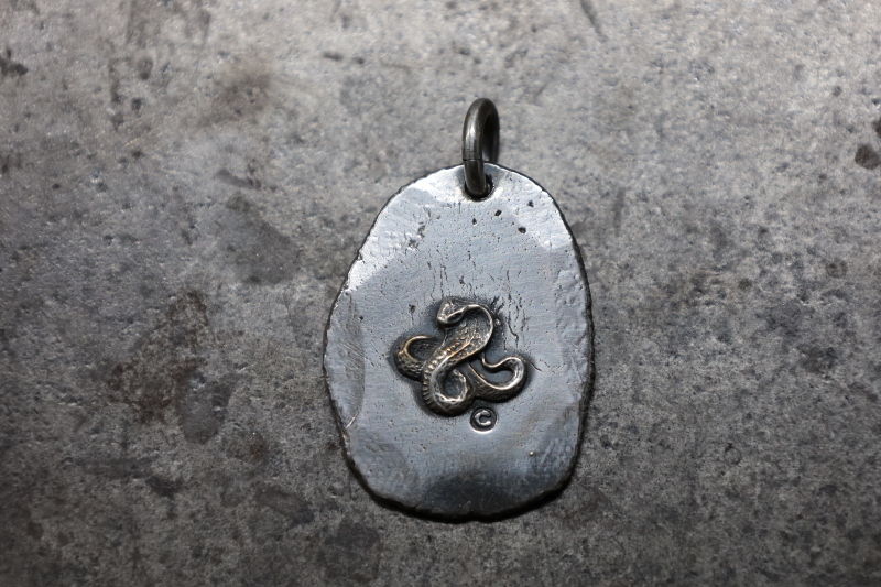 SE-945 Rough Metal/Snake