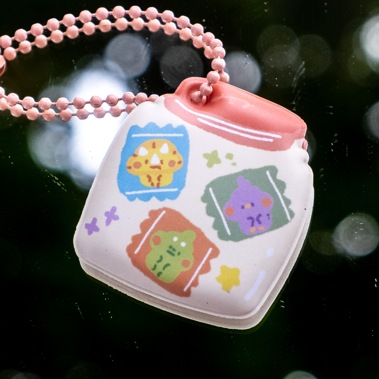 狗狗的小跳步，繪蹦砰｜扁扁吊飾｜紅色糖果罐