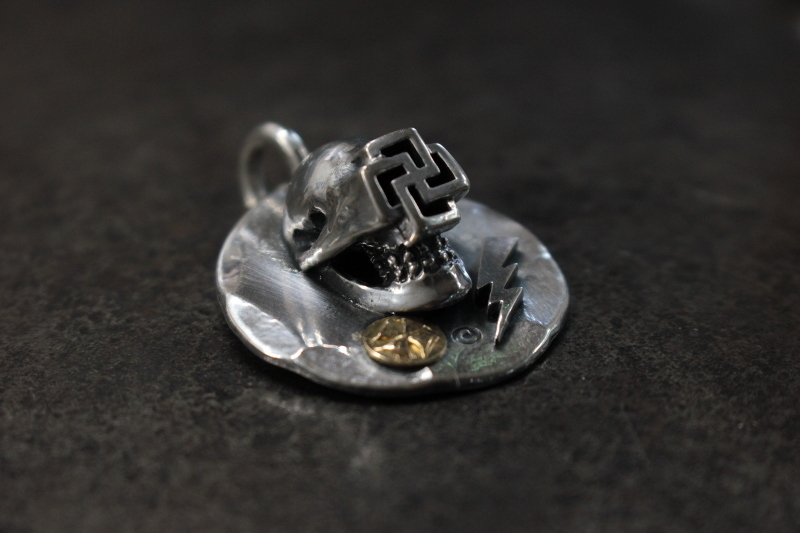 SE-736 luck cross skull metal/K18 metal