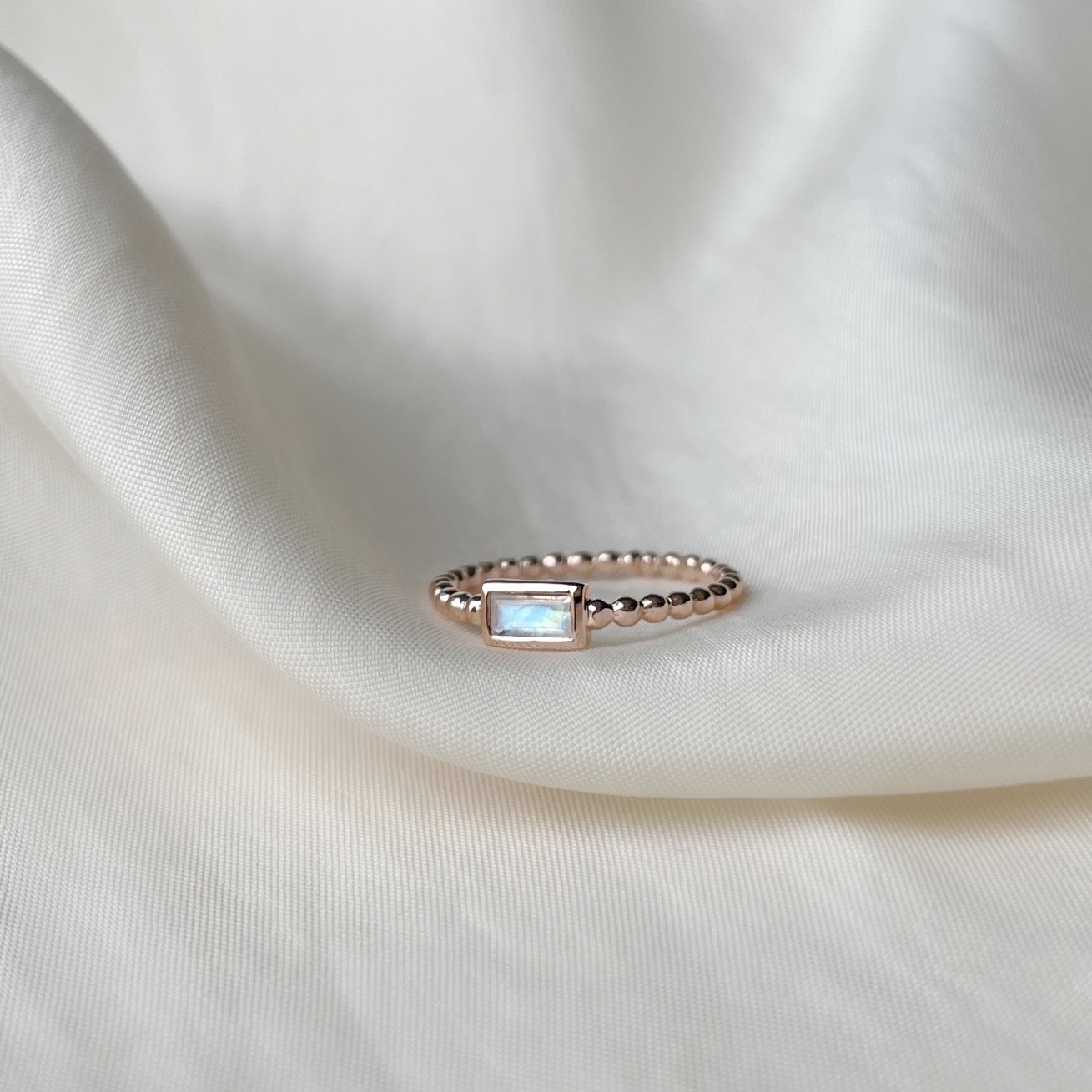 珠珠細方月光石戒指