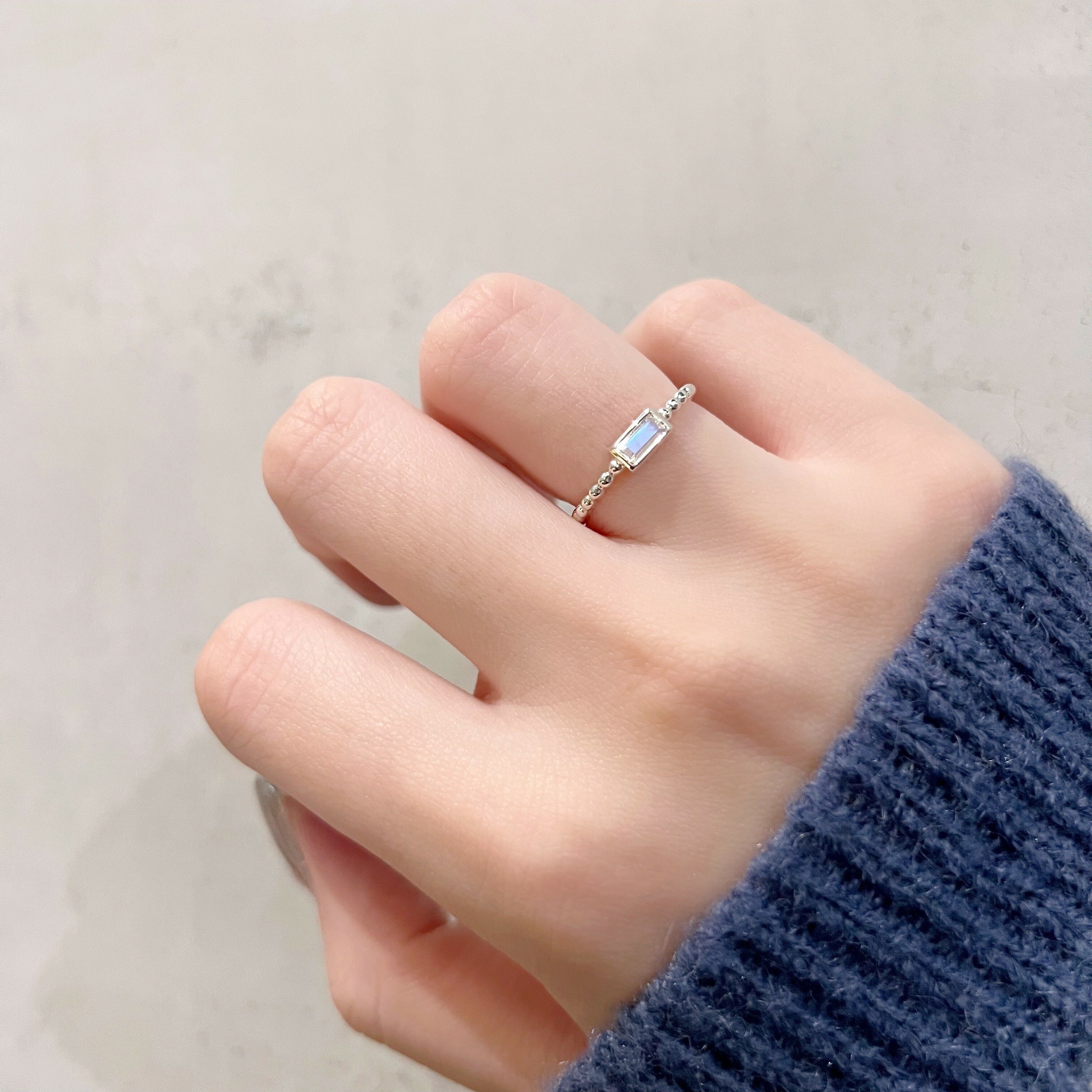 珠珠細方月光石戒指