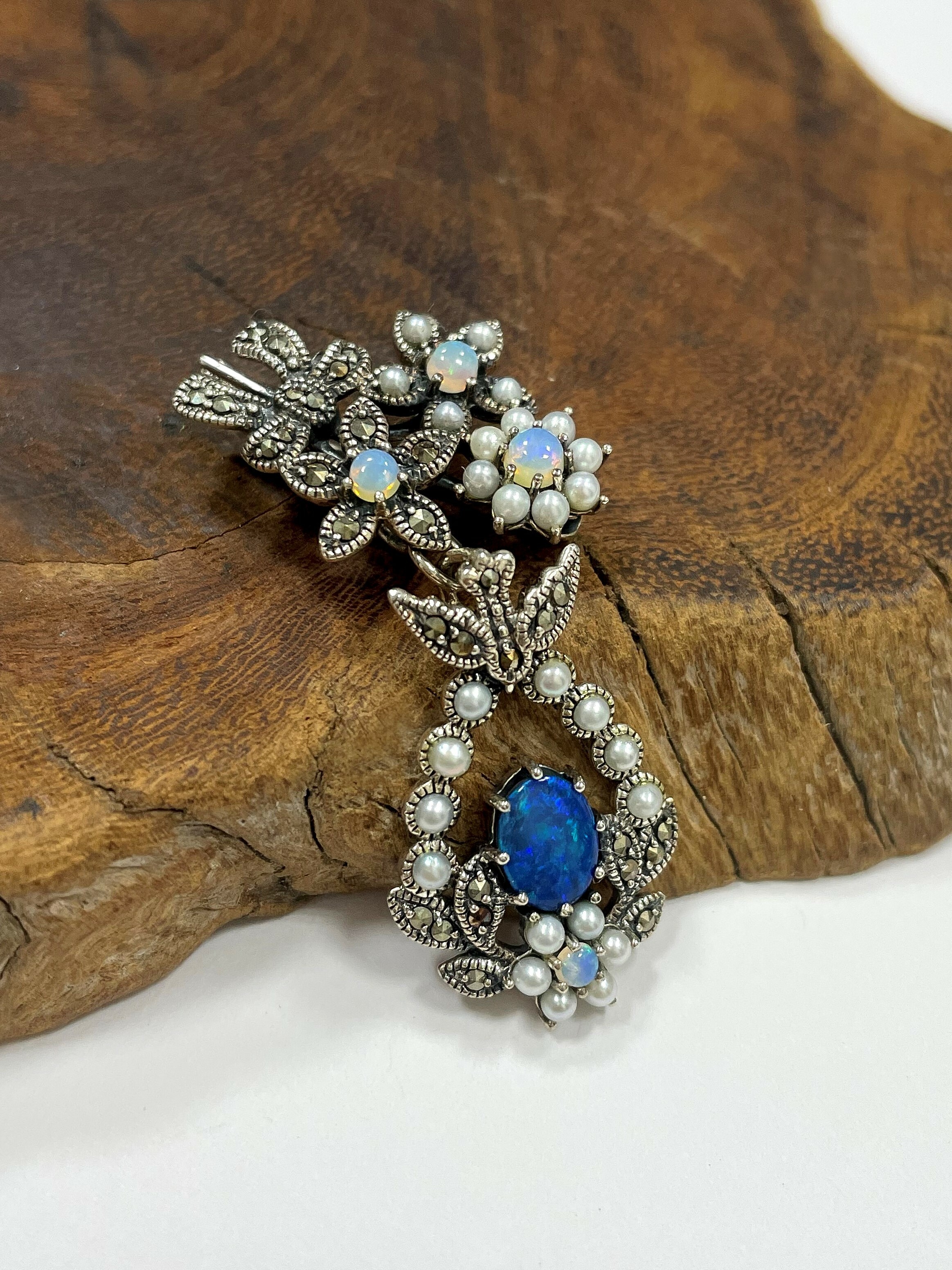 蛋白石花圈胸墜