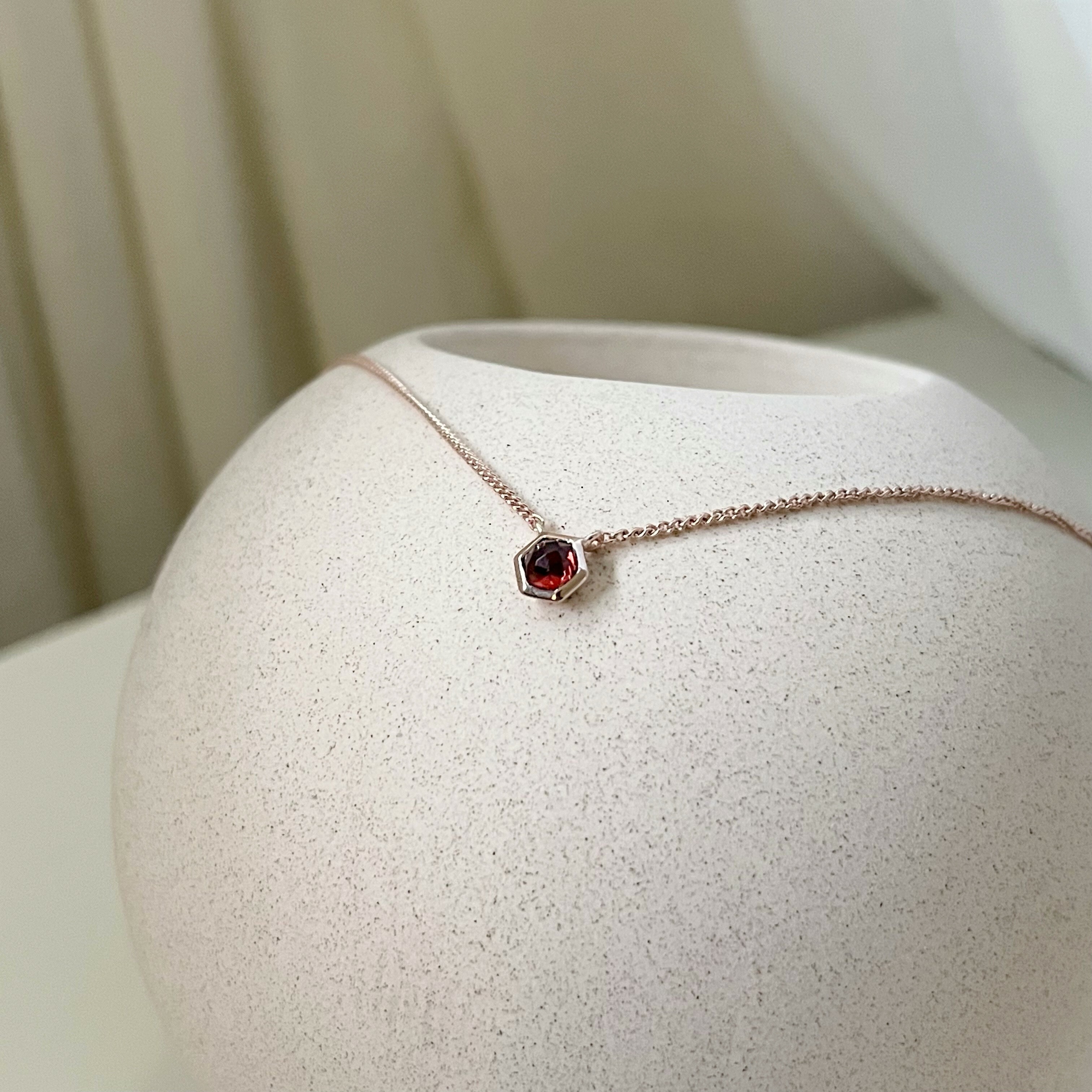 六邊形玫瑰切割石榴石項鍊