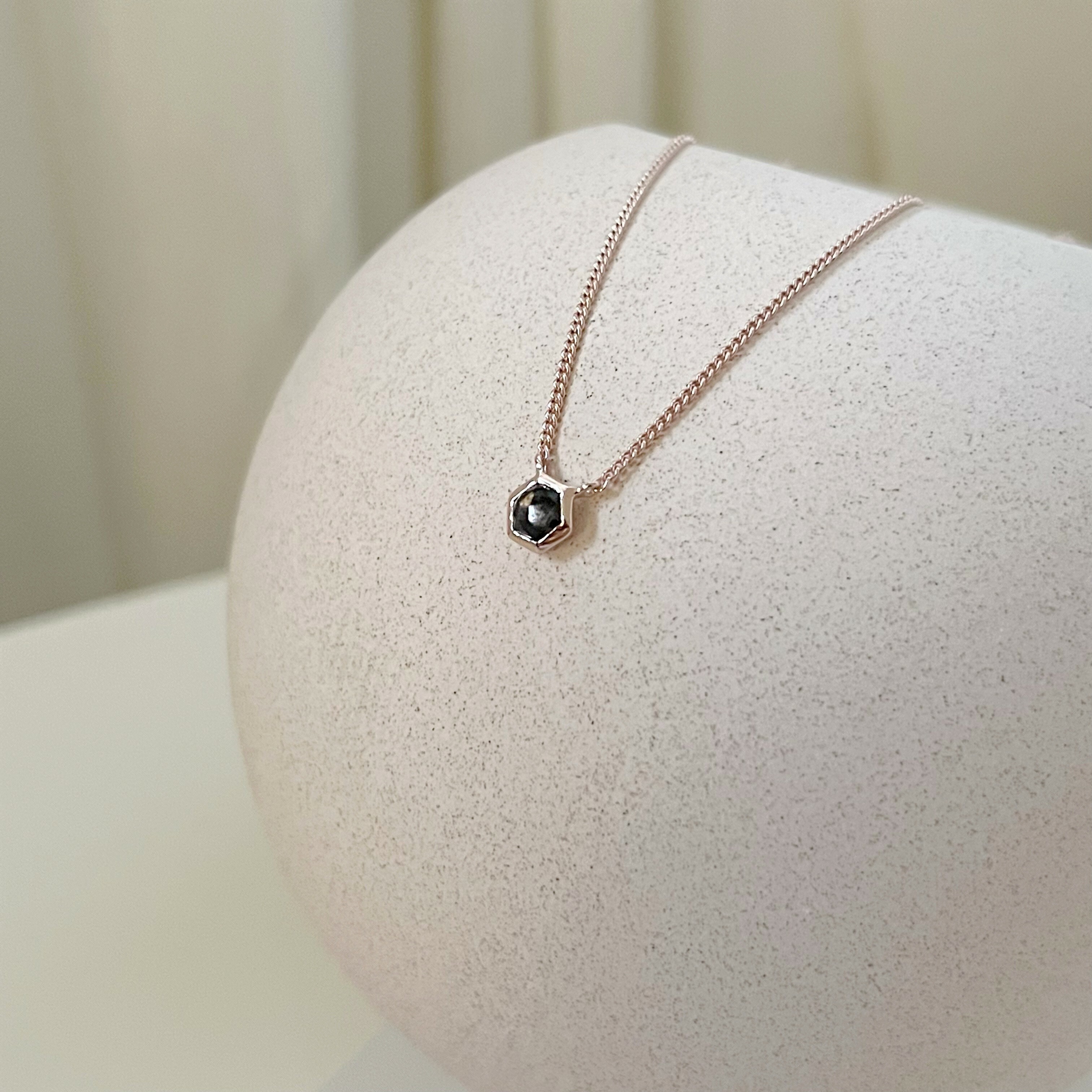 六邊形玫瑰切割棕月光項鍊