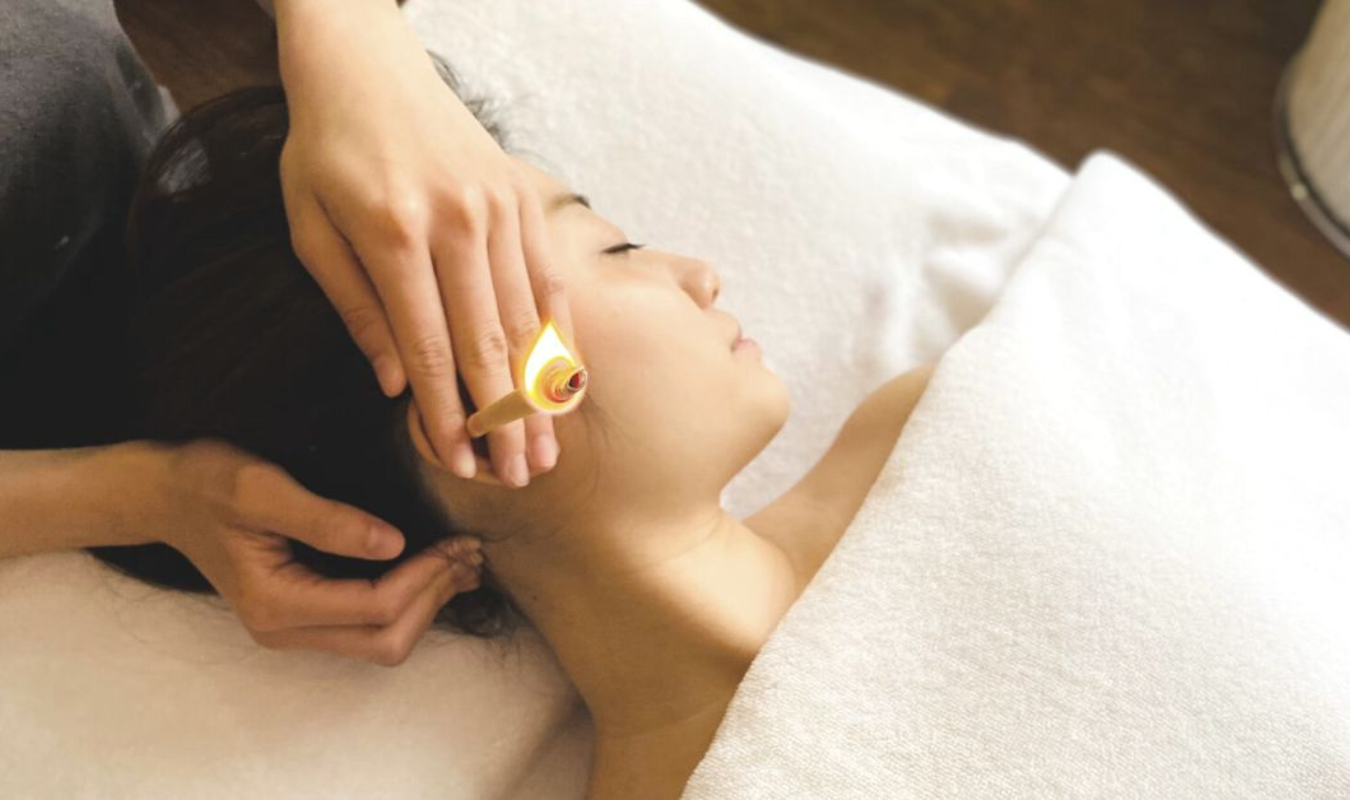 進行耳燭療程獲得好眠的女人｜逗DOLL SPA耳燭