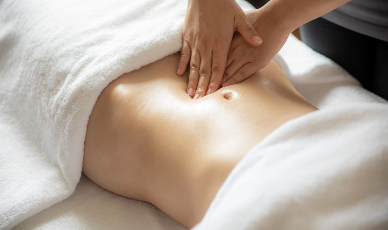 進行暖宮按摩課程的腹部｜逗 DOLL SPA暖宮