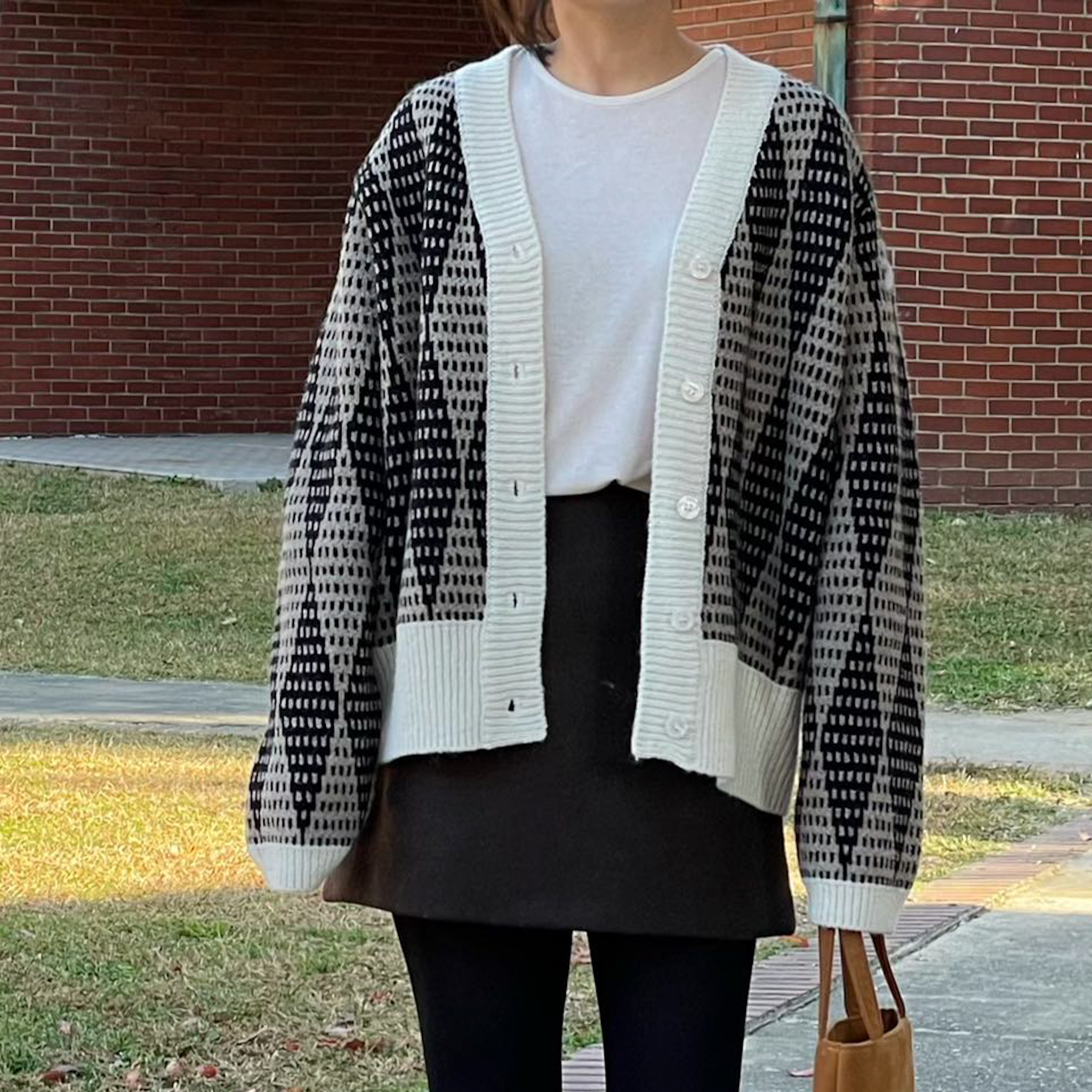 白邊配色菱格紋羊毛針織外