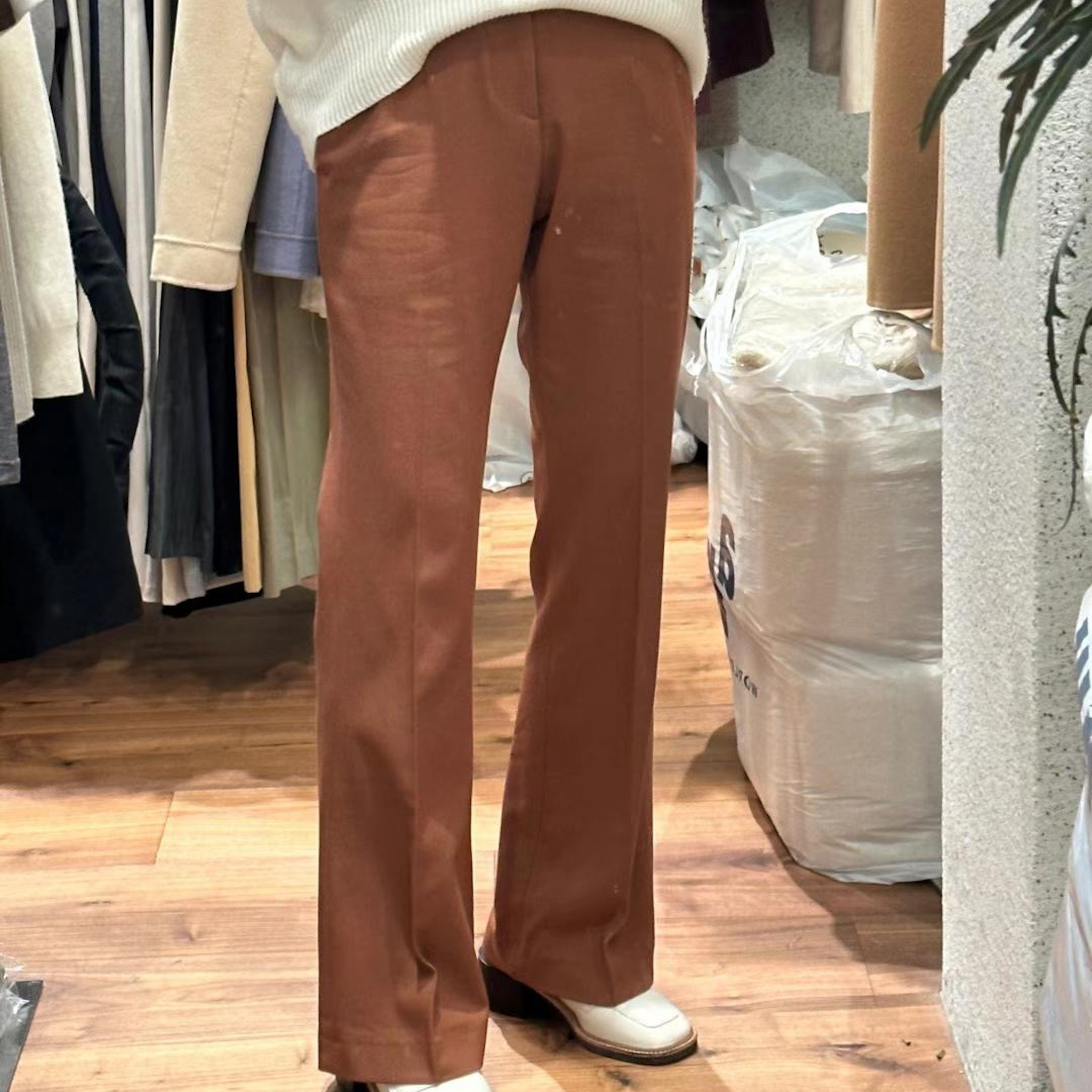 楓橘隱釦俐落微喇叭長腿西褲(S)