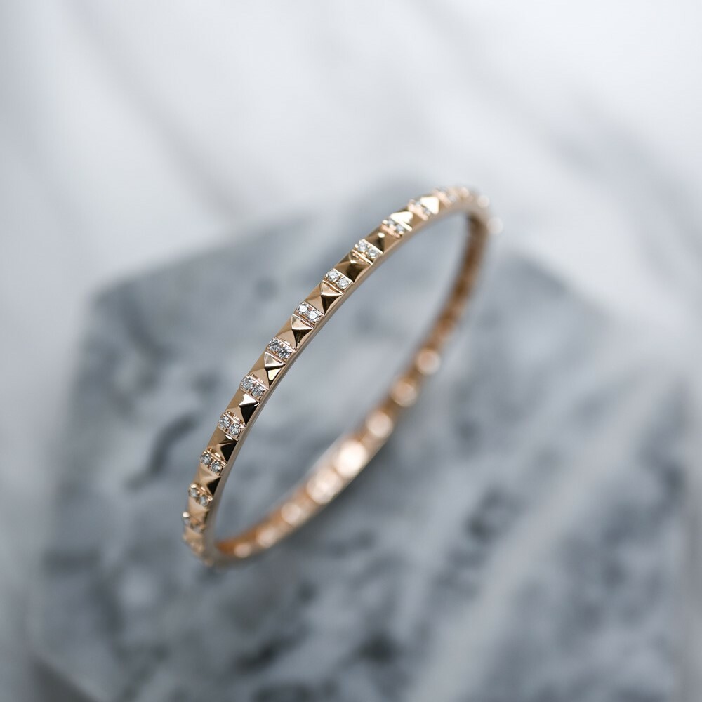 18K Clavos Diamond Bangle
