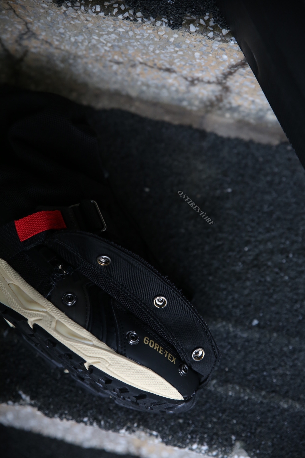 {現貨} BEAMS X ASICS GEL- KAYANO 14 Gore-Tex 1201A532-001