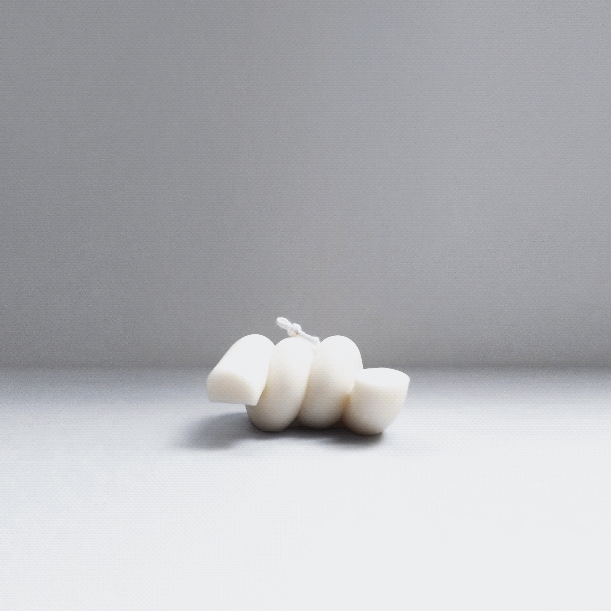 COIL 線圈 | 造型手工天然大豆蠟燭 - 無味 - monochrome