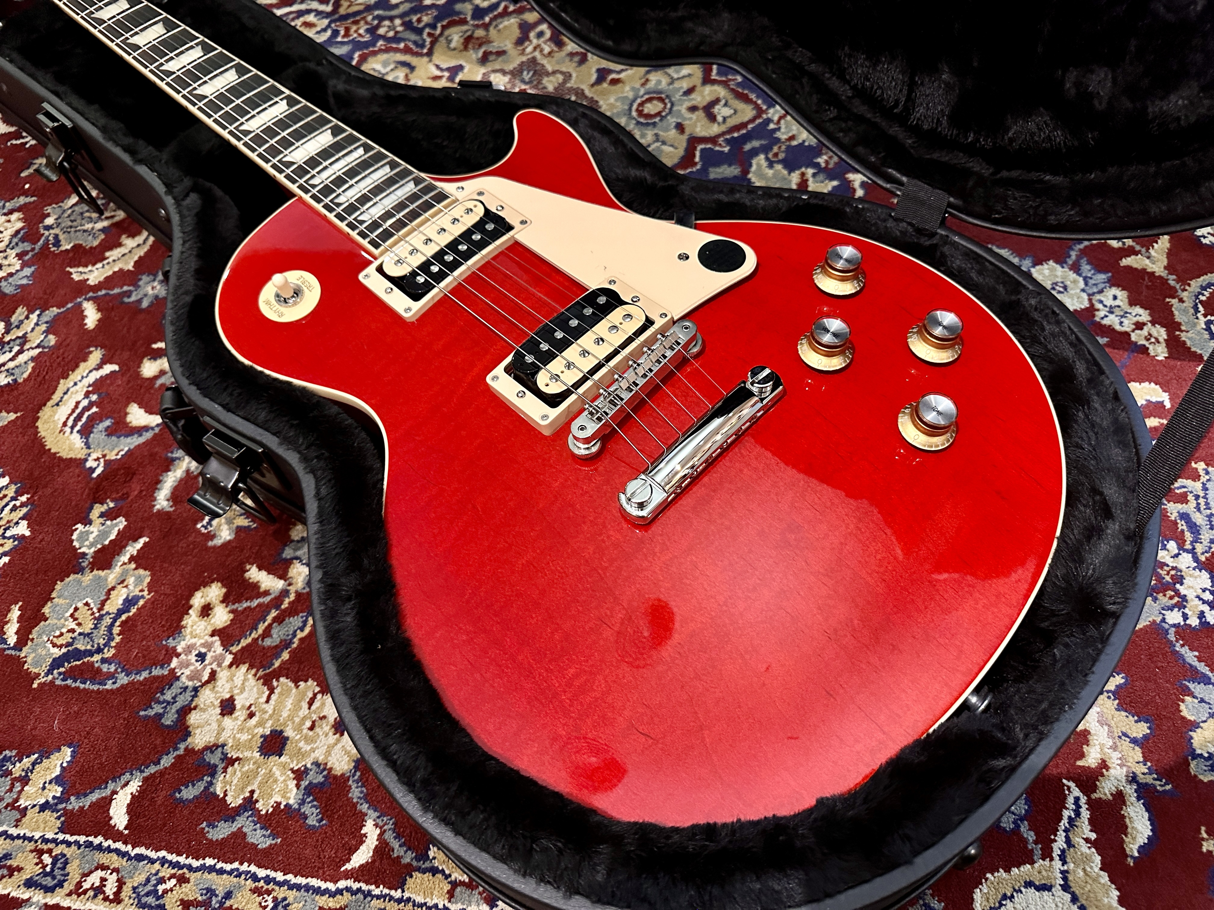 Gibson Gibson Les Paul Classic - Translucent Cherry 第 2 張圖片｜三峽吉他 / Bass