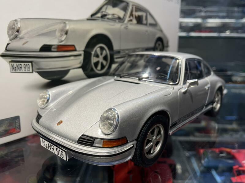 Schuco 450047000 Porsche 911 S Coupe Silver 1/18