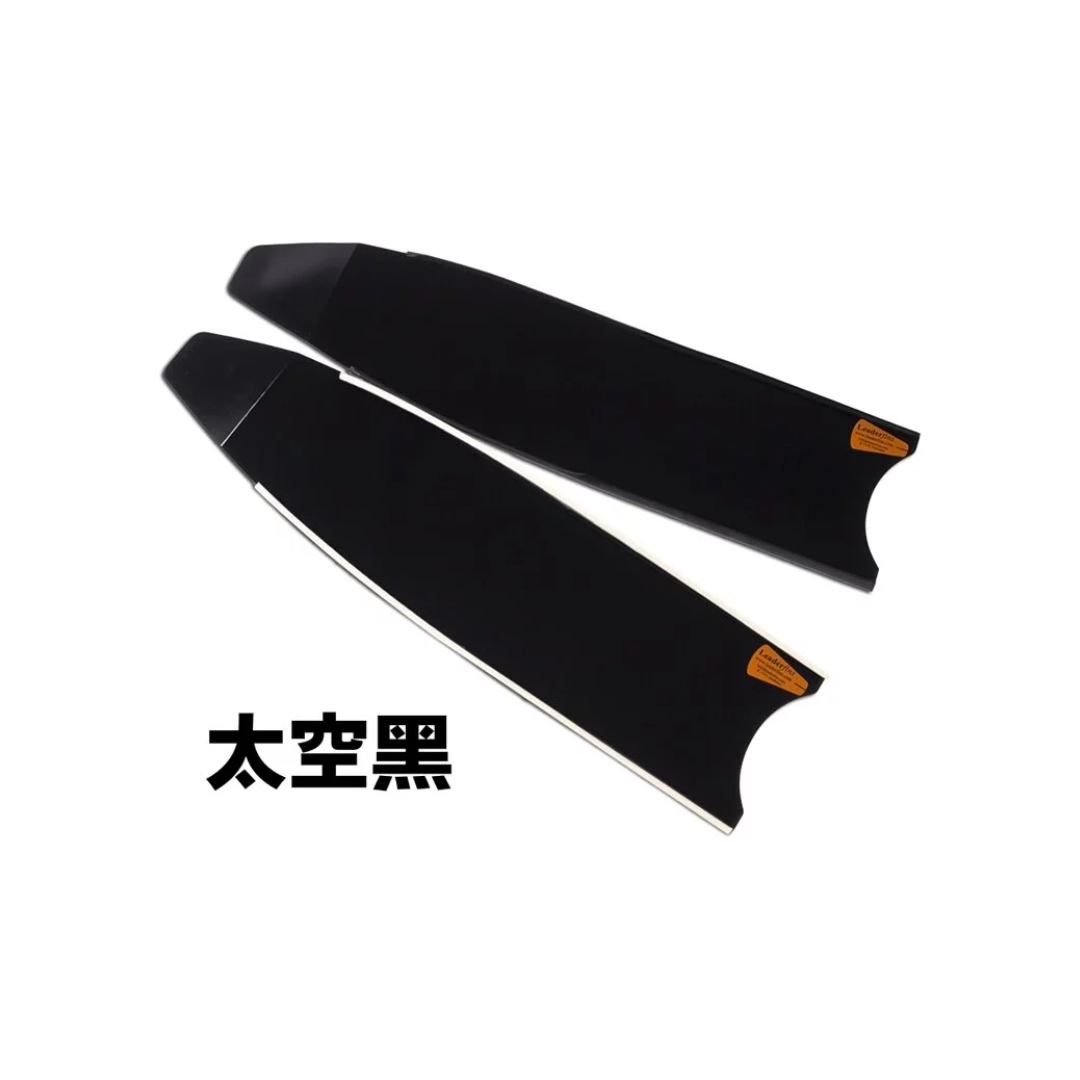 ▲Leaderfins 玻纖長蛙板-ABYSS PRO太空黑