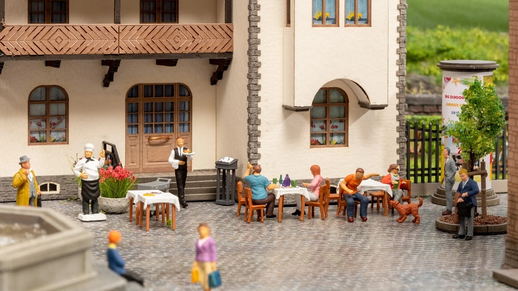 Noch 16246 HO scale Themed Figures Set "Restaurant"